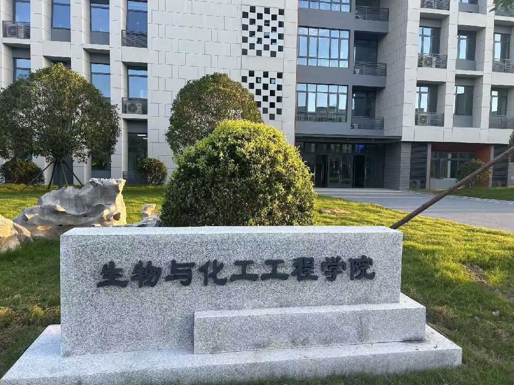 新昌县扬州职业大学体育场高杆灯项目
